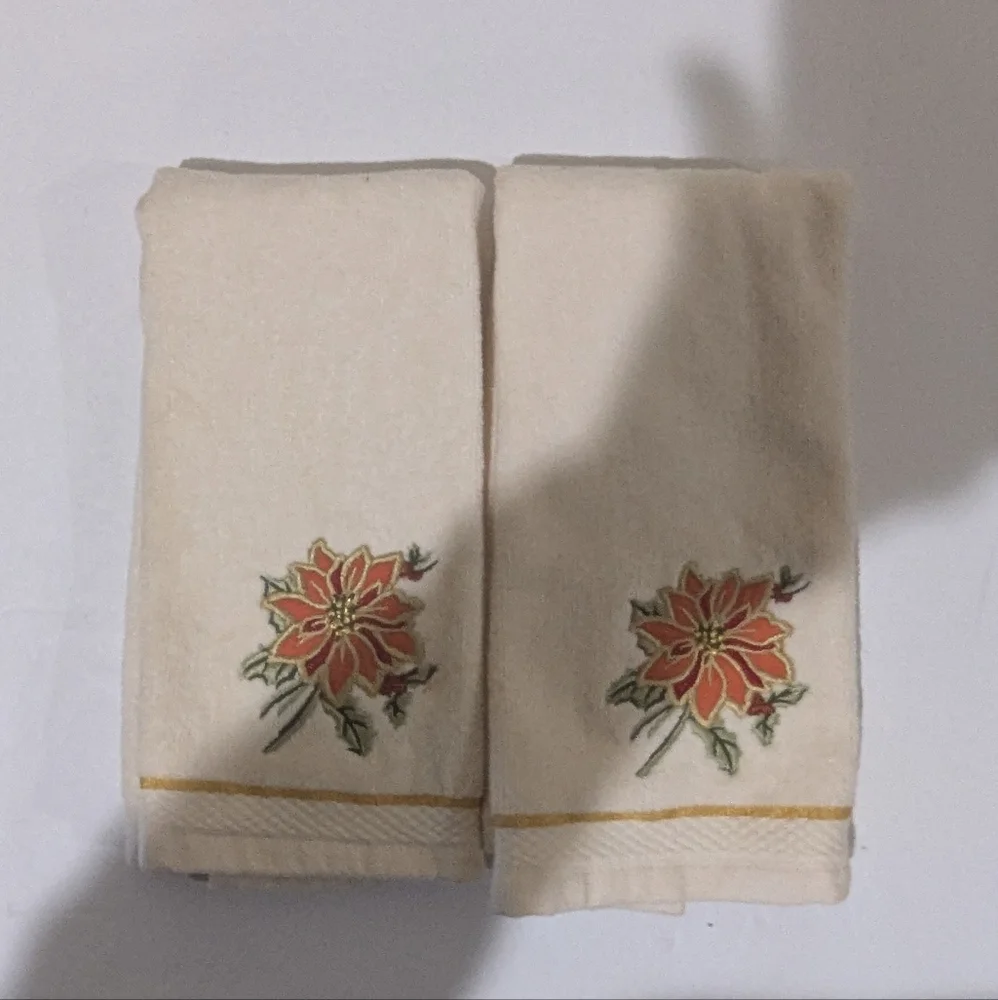 Avanti Floral Embroidered Finger Towels. Lot Of Two.